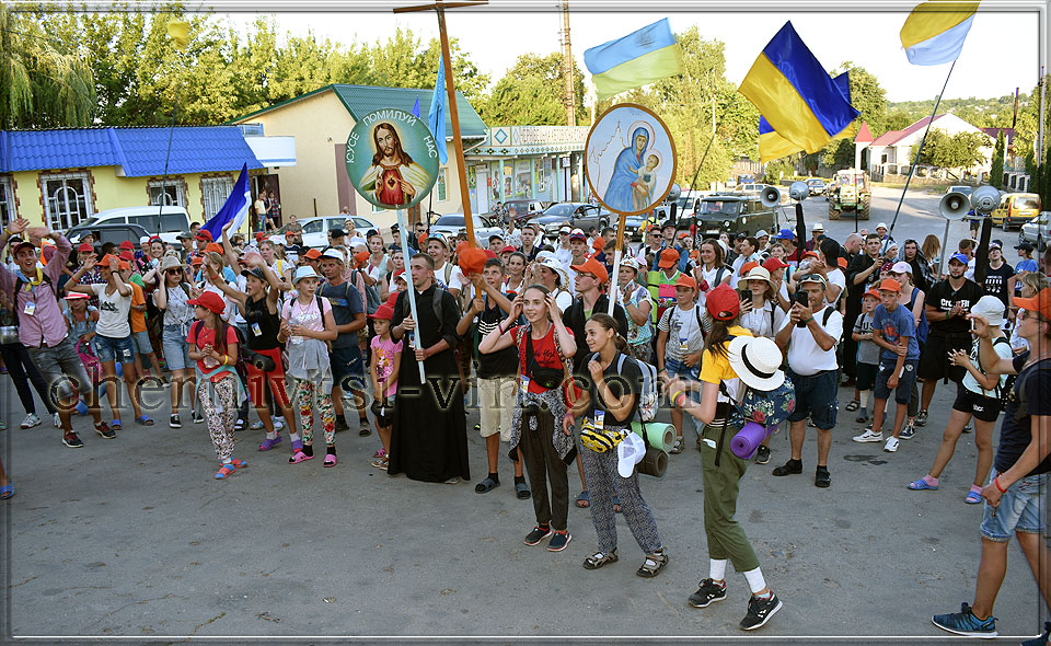 паломницька хода Томашпіль - Летичів прибула до смт Чернівці