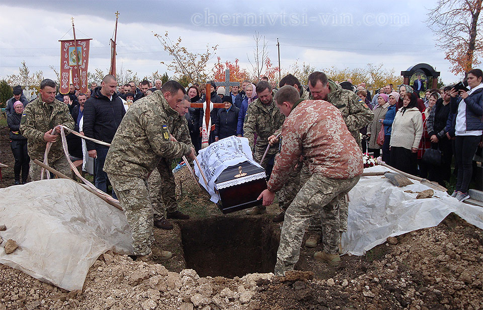погребіння на кладовищі, с.Володіївці, Чернівецька громада